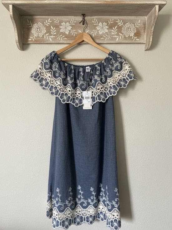 Kaktus Dresses & Skirts - Kaktus Chambray Blue Shift Style Shoulder Embroidered Dress with Ivory Lace Trim